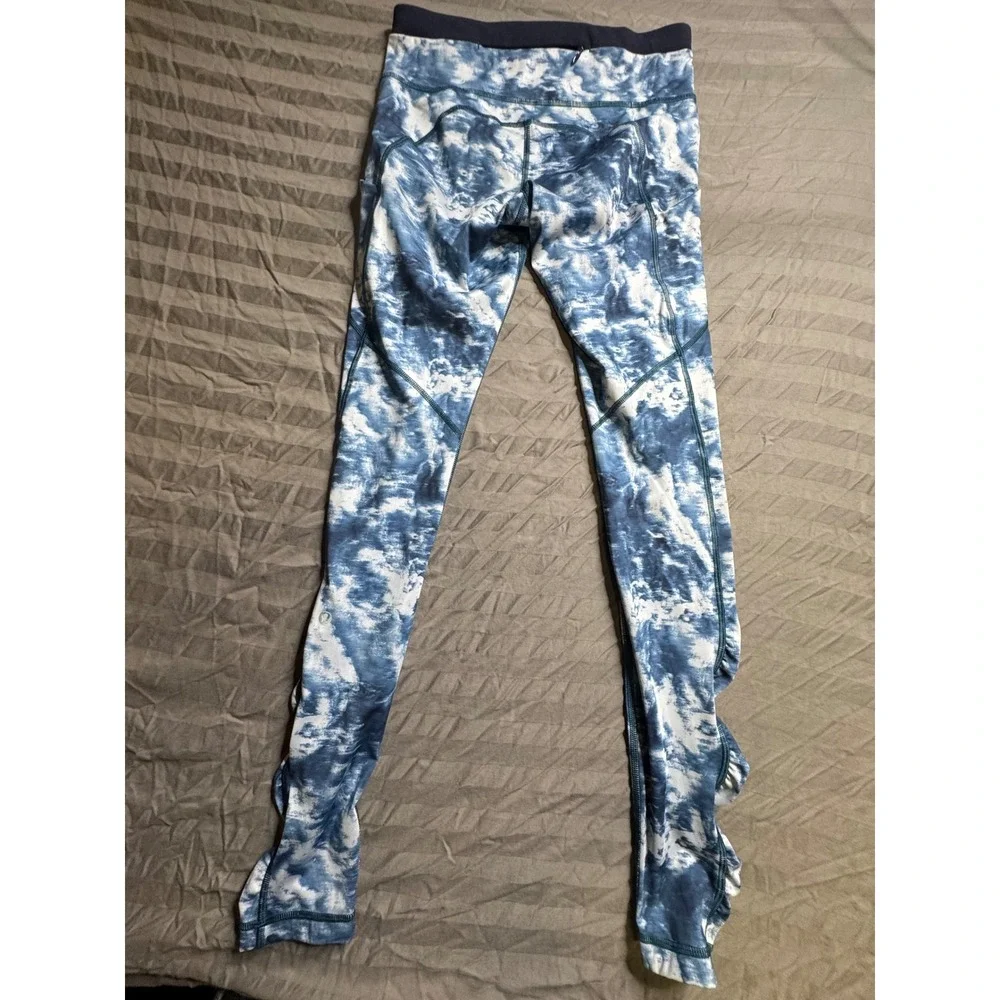 Lululemon Tight Stuff‎ Tight II Blue White Marble Scalloped Leggings Size 6
